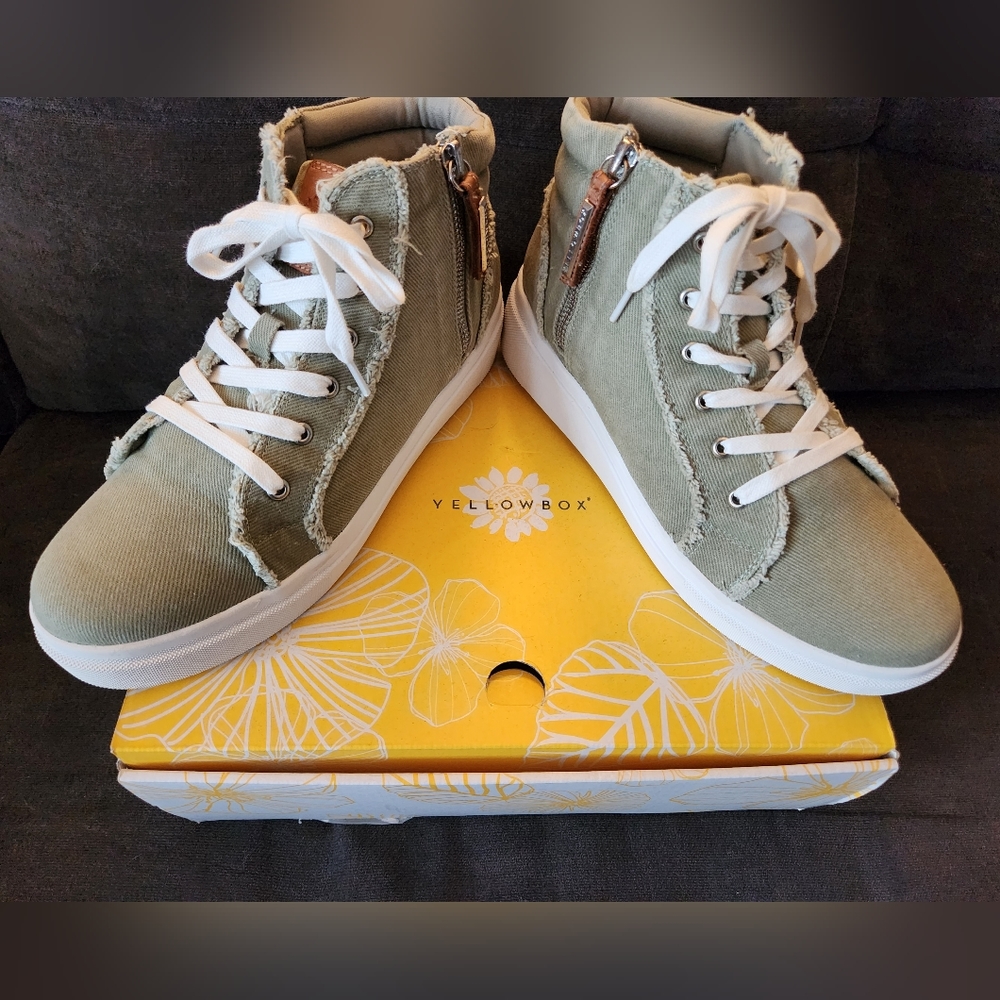 Yellowbox Eleni platform/hightop shoe/sneaker, size 7.5M (sage color)
